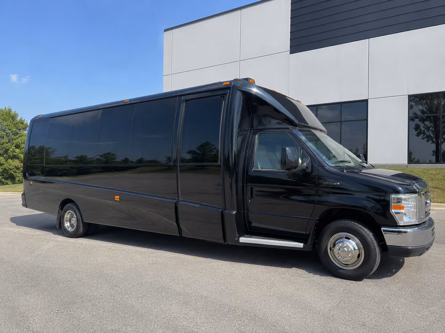 Westminster Winery Tour & Pub Crawl Transportation party bus exterior